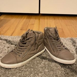 Steve Madden high top !